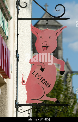 Porky Pig signe pour la charcuterie (boucheries) boutique, Bélabre, Indre, France. Banque D'Images