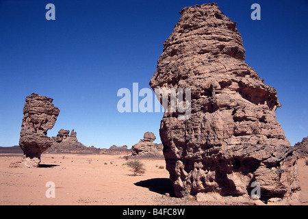 Rocheux escarpés au Jebel Acacus, désert du Sahara, la Libye Banque D'Images