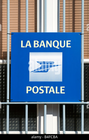 "La Banque Postale" bureau de poste / Banque mondiale signe, Indre, France. Banque D'Images