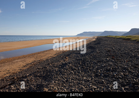 Plage à l'ouest de l'Islande Arnarfjordur Banque D'Images