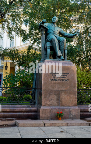 Monument à un grand compositeur russe Tchaïkovski en face de conservatoire de Moscou Banque D'Images