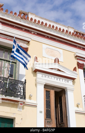 L'Édifice de l'hôtel de ville traditionnelle à Chora Ville haute sur l'île de Serifos Cyclades Grèce Mer Egée Banque D'Images