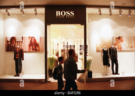 Magasin de vêtements Hugo Boss en Manufaktura, le plus grand centre commercial à Lodz, Pologne Banque D'Images