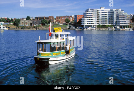 Vue d'un taxi d'eau sur le port de Victoria Banque D'Images