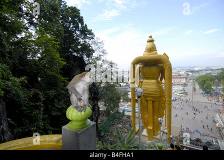 STATUE DE SUBRAMANYA, À L'ENTRÉE DE Grottes de Batu EN MALAISIE Banque D'Images