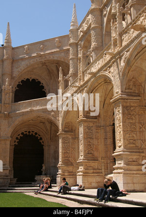 Histoire deux cloîtres de Mosteiro dos Jeronimos Banque D'Images