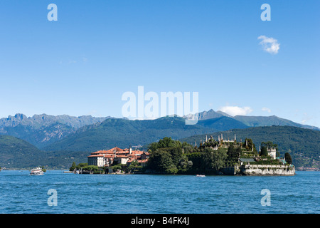 Bateau au large de l'Isola Bella (l'un de l'Isole Borromee), le Lac Majeur, Piémont, Italie Banque D'Images