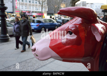 Vache en plastique sur le Kurfürstendamm, Berlin, Allemagne Banque D'Images