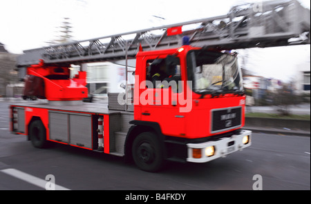 Les pompiers en action, Berlin, Allemagne Banque D'Images