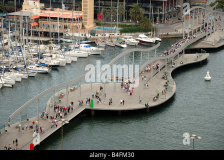 Vue aérienne du pont sur le Port Vell à Barcelone, Espagne Banque D'Images