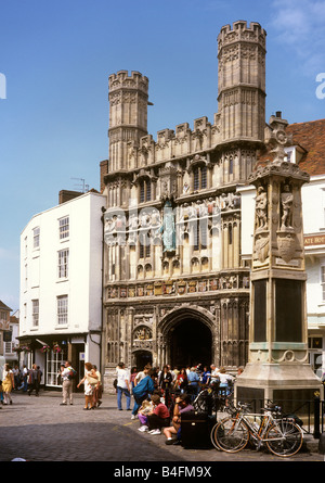 UK Angleterre Kent Canterbury Christ Church Cathedral Street Sun Gate Banque D'Images