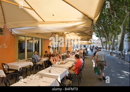 Restaurant, la Piazza Napoleone, Lucca, Toscane, Italie Banque D'Images