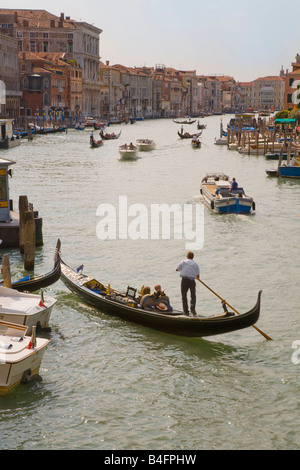Venise, Italie, gondoles de touristes les croisières le Grand canal Banque D'Images