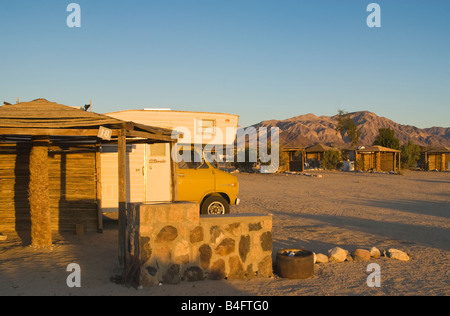 Camping Daggets au lever de Bahia de Los Angeles Baja California au Mexique Banque D'Images