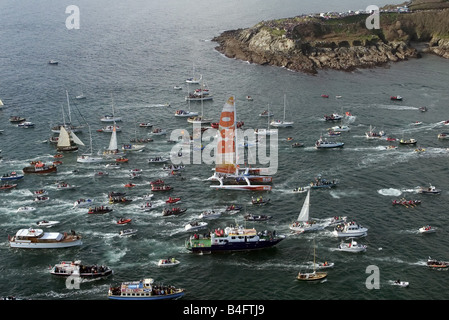 Ellen MacArthur a été bien accueilli en Grande-Bretagne par des foules immenses après solo à travers le monde en un temps record les 28 ans Banque D'Images