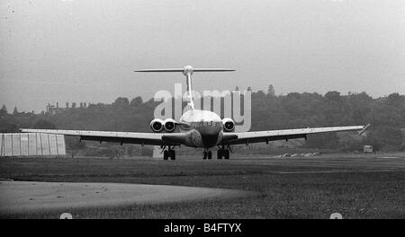 Avion Vickers VC10 en couleurs de la BOAC sur rouleaux à la piste pour s'premier vol à Vickers, à Weybridge, Surrey Juillet 1962 Banque D'Images