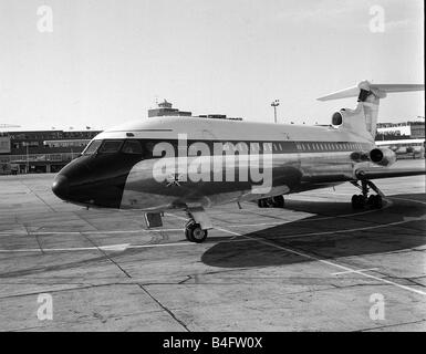 DeHavilland Trident 1C à l'aéroport d'Heathrow dans le schéma de couleurs de BEA British European Airways dans l'arrière-plan sont 2 Vickers Banque D'Images