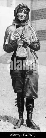 Miss Hariet Quimbey qui a été la première femme au Royaume-Uni pour obtenir une licence de pilote et de la première femme à voler la Manche solo Avril 1912 Banque D'Images