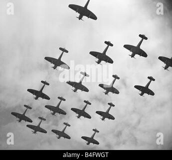 La Marine royale d'aéronefs Hawker Sea Fury fly past Circa 1940 Banque D'Images