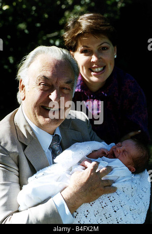 Donald Sinden acteur avec sa fille et sa petite-fille Mirrorpix Banque D'Images