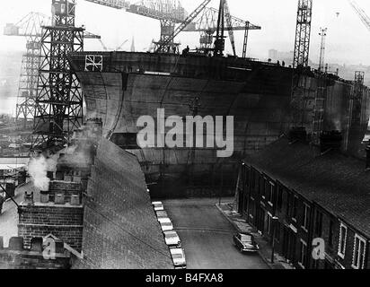 Swan Hunter shipyard étaient le plus grand navire-citerne est en cours de construction appelée la Northumbrie ESSO Avril 1969 Banque D'Images