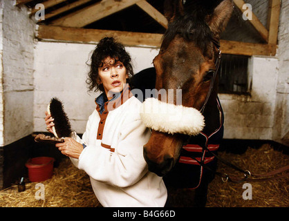 L'actrice Amanda Barrie de Coronation Street avec cheval RedRum Banque D'Images