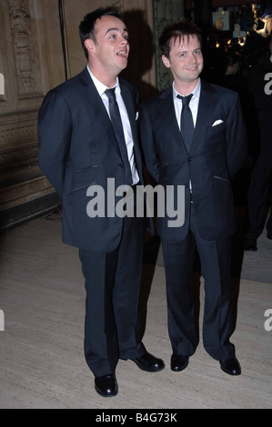 Ant et Dec arrivant au Royal Albert Hall pour le National TV Awards Octobre 2005 Banque D'Images