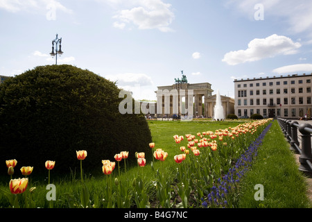 La porte de Brandebourg au printemps, Berlin, Allemagne Banque D'Images