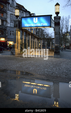 Entrée de la station de métro Viktoria-Luise-Platz, Berlin, Allemagne Banque D'Images