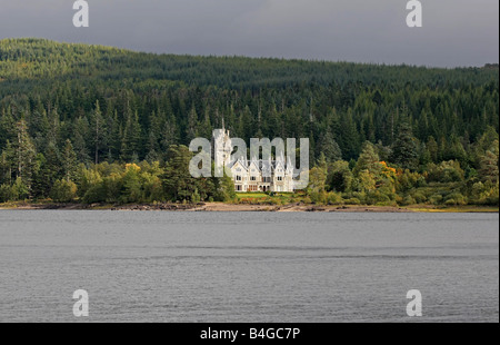 Ardverikie Estate au bord de l'eau du Loch Laggan, Inverness-shire, Scotland, UK, filmé dans la série monarque de la Glen Banque D'Images