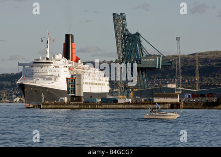 QE2 accosté au terminal de Clydeport Greenock avant d'appareiller à Dubaï, où elle aura une amende hôtel flottant Banque D'Images