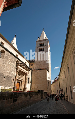 Le château de Prague et Jirska Basilique St George tower Banque D'Images