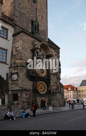 Prague tour du vieil hôtel de ville et de l'horloge astronomique soir Banque D'Images