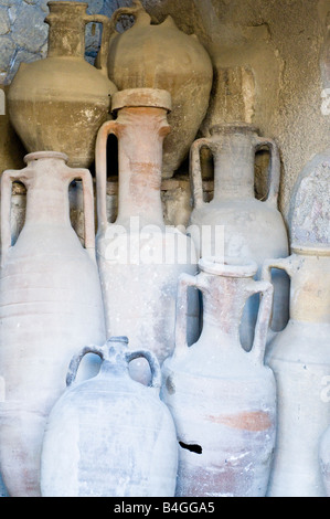 Pots de stockage dans la chambre de Neptune, d'Herculanum Banque D'Images