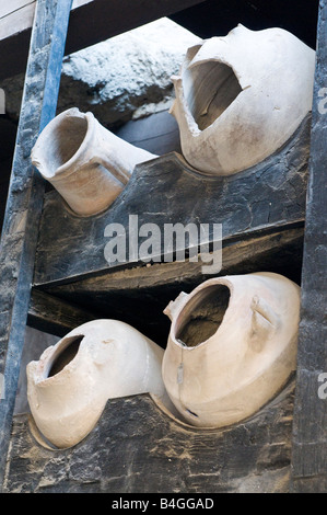 Pots de stockage dans la chambre de Neptune, d'Herculanum Banque D'Images