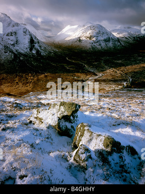 Glencoe est vu de haut sur Chrulaiste Lochaber, Beinn, Ecosse, Royaume-Uni. Banque D'Images