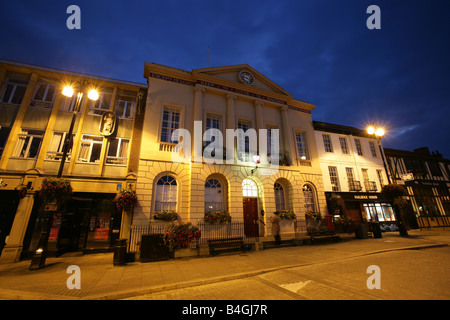 Ville de Ripon, en Angleterre. Vue de la nuit de la fin du xviiie siècle, l'hôtel de ville de Ripon dans la place du marché. Banque D'Images