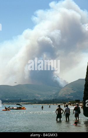 Feu de forêt de Zakynthos Banque D'Images