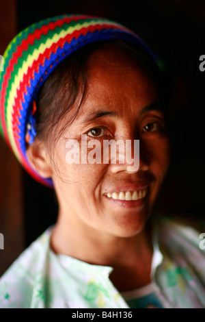 Tribeswoman Hmong blanc au village de Lung Dam, Province Ha Giang, Vietnam Banque D'Images