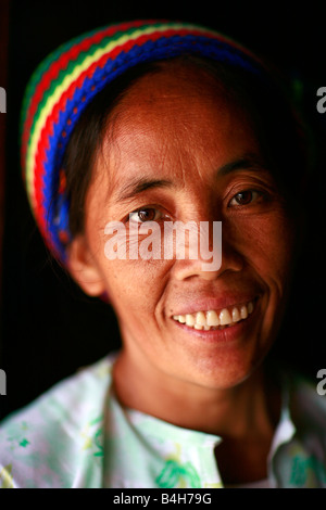 Tribeswoman Hmong blanc au village de Lung Dam, Province Ha Giang, Vietnam Banque D'Images