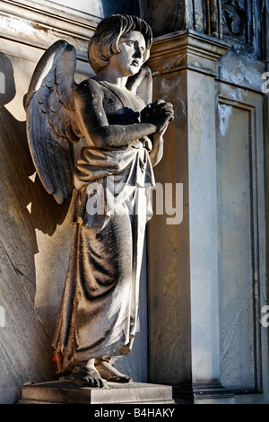 Statue d'ange pierre tombale, Friedrichshain, Friedrichshain-Kreuzberg, Berlin, Allemagne Banque D'Images