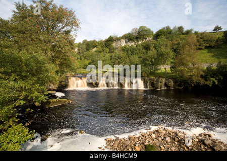 La force de la rivière Cascade Wath Wain Swale Wensledale Yorkshire Angleterre septembre 2008 Banque D'Images