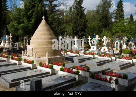 Tombes des officiers du général russe blanc Piotr Nikolaïevitch Wrangel, cimetière russe à Sainte Geneviève des bois Banque D'Images