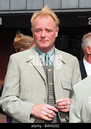 Bruce Jones acteur qui joue les battersby 1998 Coronation Street quitte stockport magistrates court après l'interdiction d'ivresse Banque D'Images