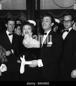 Dirk Bogarde acteur et actrice Judy Garland 1963 Banque D'Images