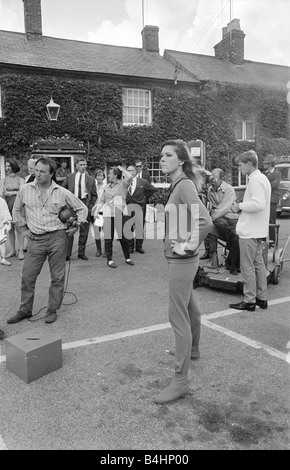 Diana Rigg pendant le tournage de The Avengers à Tiel tournage Août 1967 Banque D'Images