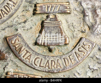 Mission Santa Clara de Asis plaque sur statue à la California State University Sacramento Banque D'Images