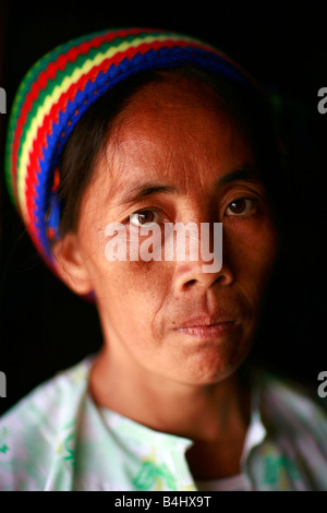 Tribeswoman Hmong blanc au village de Lung Dam, Province Ha Giang, Vietnam Banque D'Images