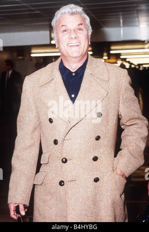 L'acteur américain Tony Curtis à l'aéroport de Heathrow Novembre 1988 Glossaire MSI dbase Banque D'Images