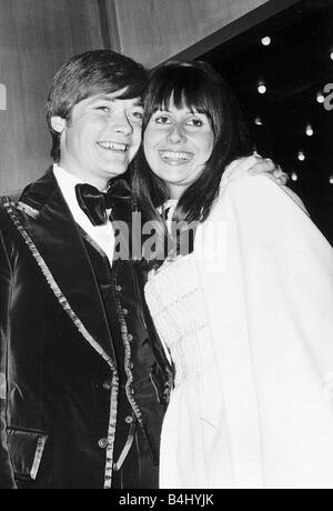 Simon Ward acteur avec sa femme Alexandra à la première du film Young Winston Juillet 1972 msi dbase Banque D'Images